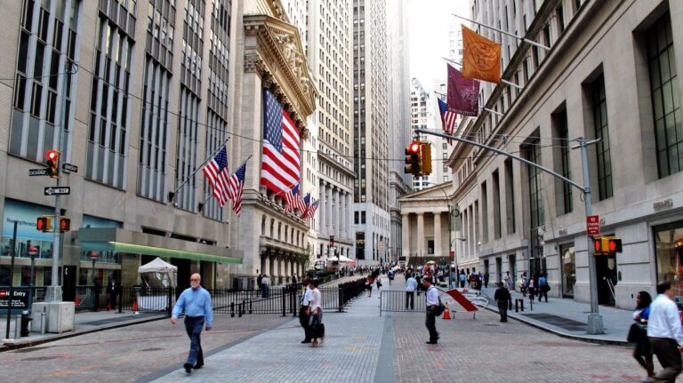 Dow jumps 200 points after strong payrolls data eases slowdown fears