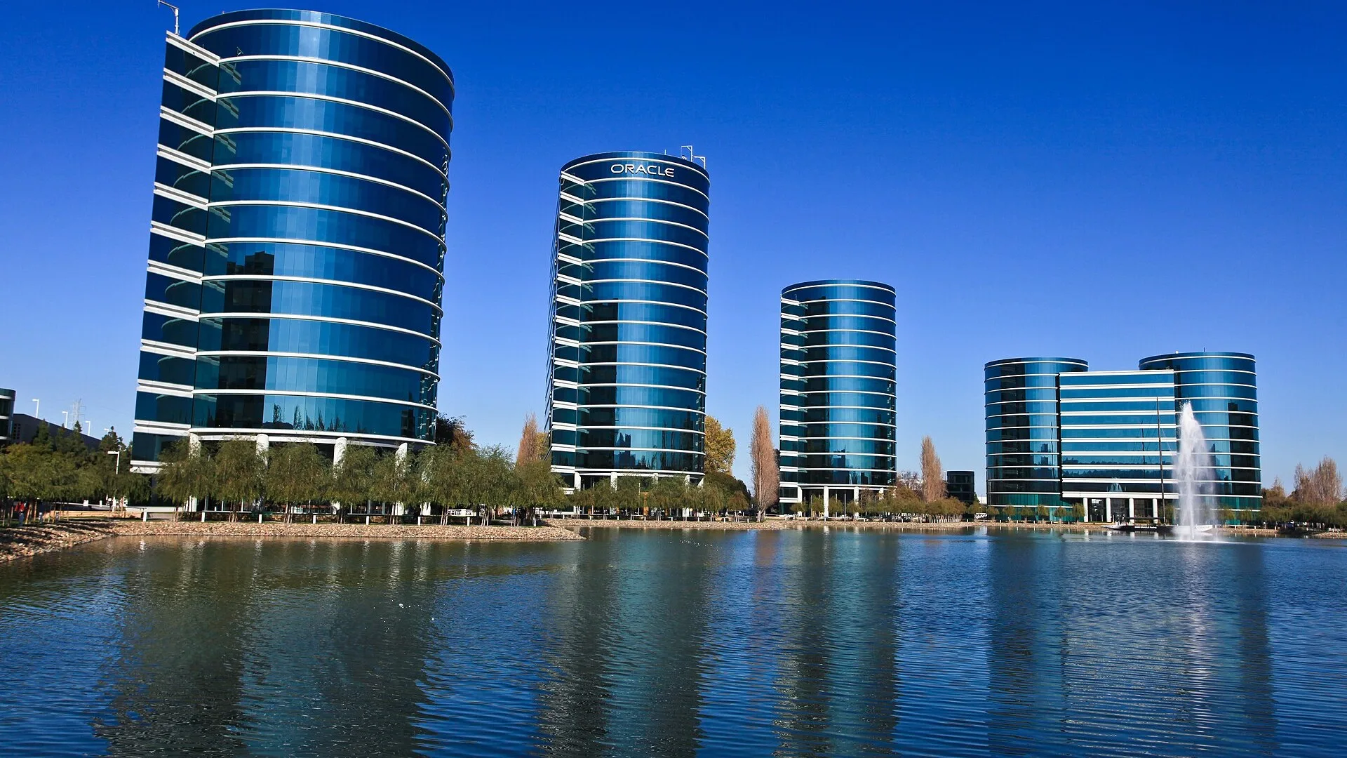 Oracle ORCL stock prediction: $245 bull case vs $95 bear…